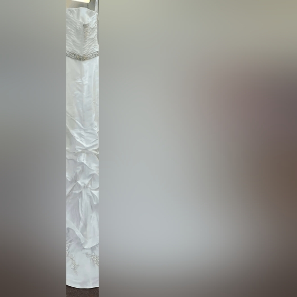 Elegant Cinderella Wedding Dress - Picture 2 of 4